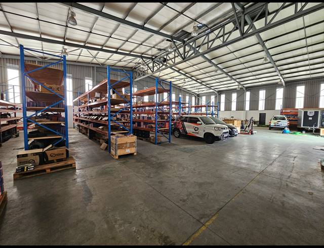 1,032M² WAREHOUSE TO LET IN NORTH RIDING